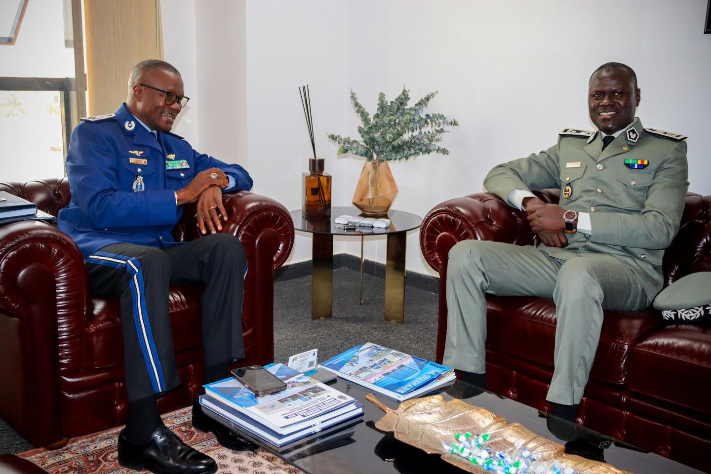 Visite du Directeur Général des Douanes à la Gendarmerie nationale. - Image 1