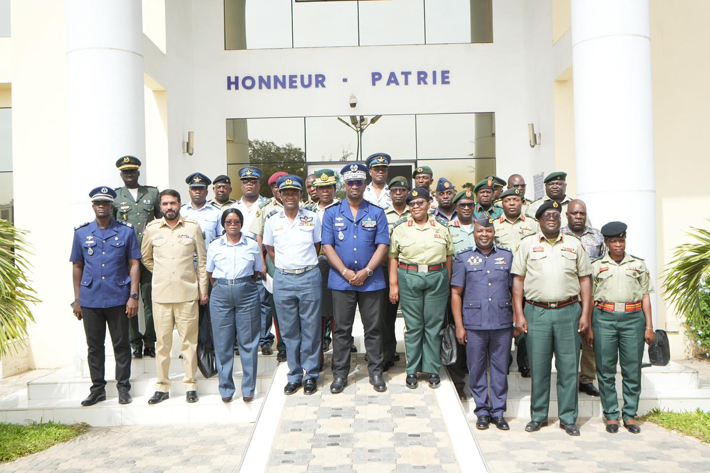 La Gendarmerie nationale reçoit une délégation de l’Université de Défense Nationale du Zimbabwe - Image 7