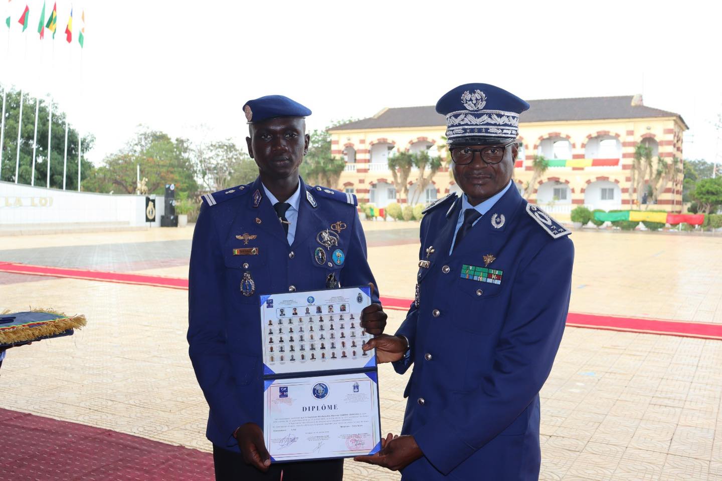 Cinquante (50) officiers-élèves reçoivent leur diplôme d’application de Gendarmerie.
