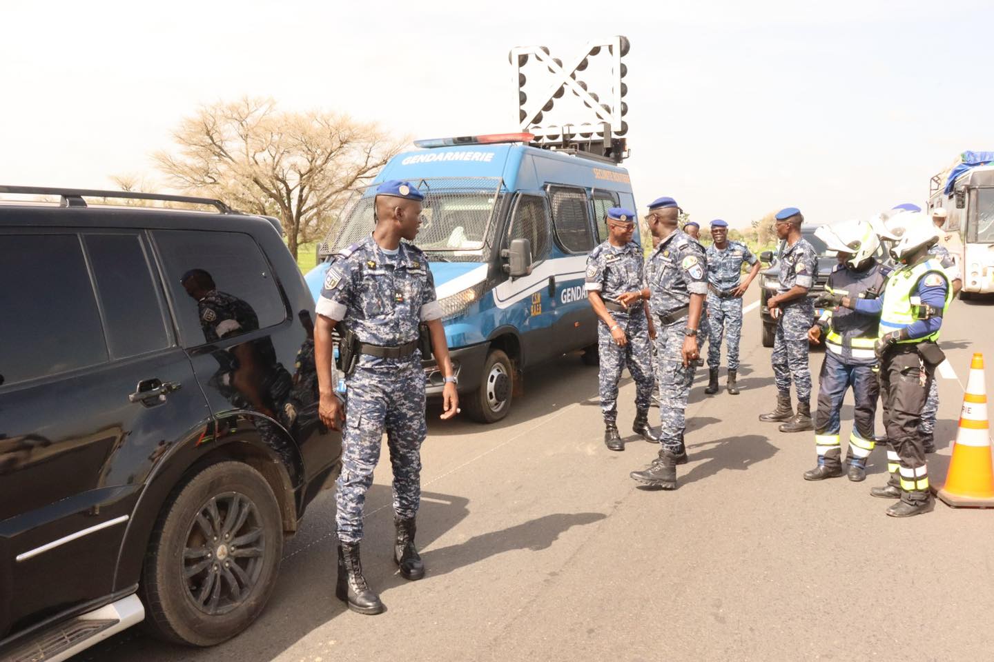 Gamou de Tivaouane 2025: le Général de division Martin FAYE  inspecte le dispositif sécuritaire de la Gendarmerie. - Image 10