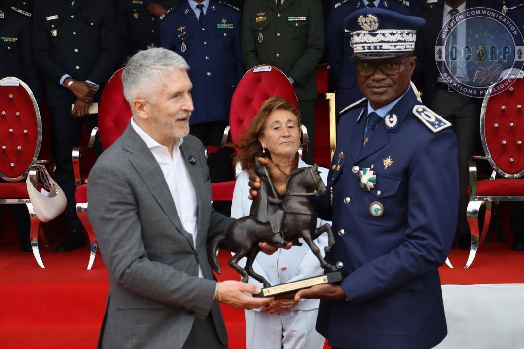 Lutte contre la migration irrégulière : la gendarmerie et la police reçoivent deux (02) vedettes du royaume d'espagne