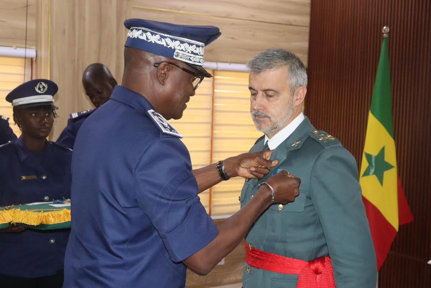 Coopération Sénégal - Espagne : la Gendarmerie nationale décore des personnels de la Guardia Civil - Image 3