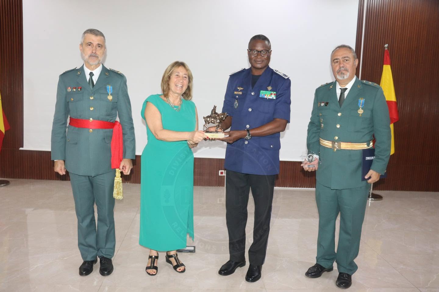 Coopération Sénégal - Espagne : la Gendarmerie nationale décore des personnels de la Guardia Civil - Image 4