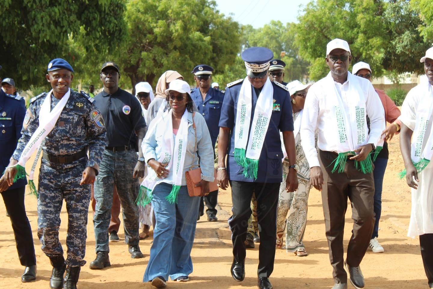 Reboisement  à la LGI de Mbao: EDEEN et la Gendarmerie nationale s’unissent  pour l'environnement - Image 1