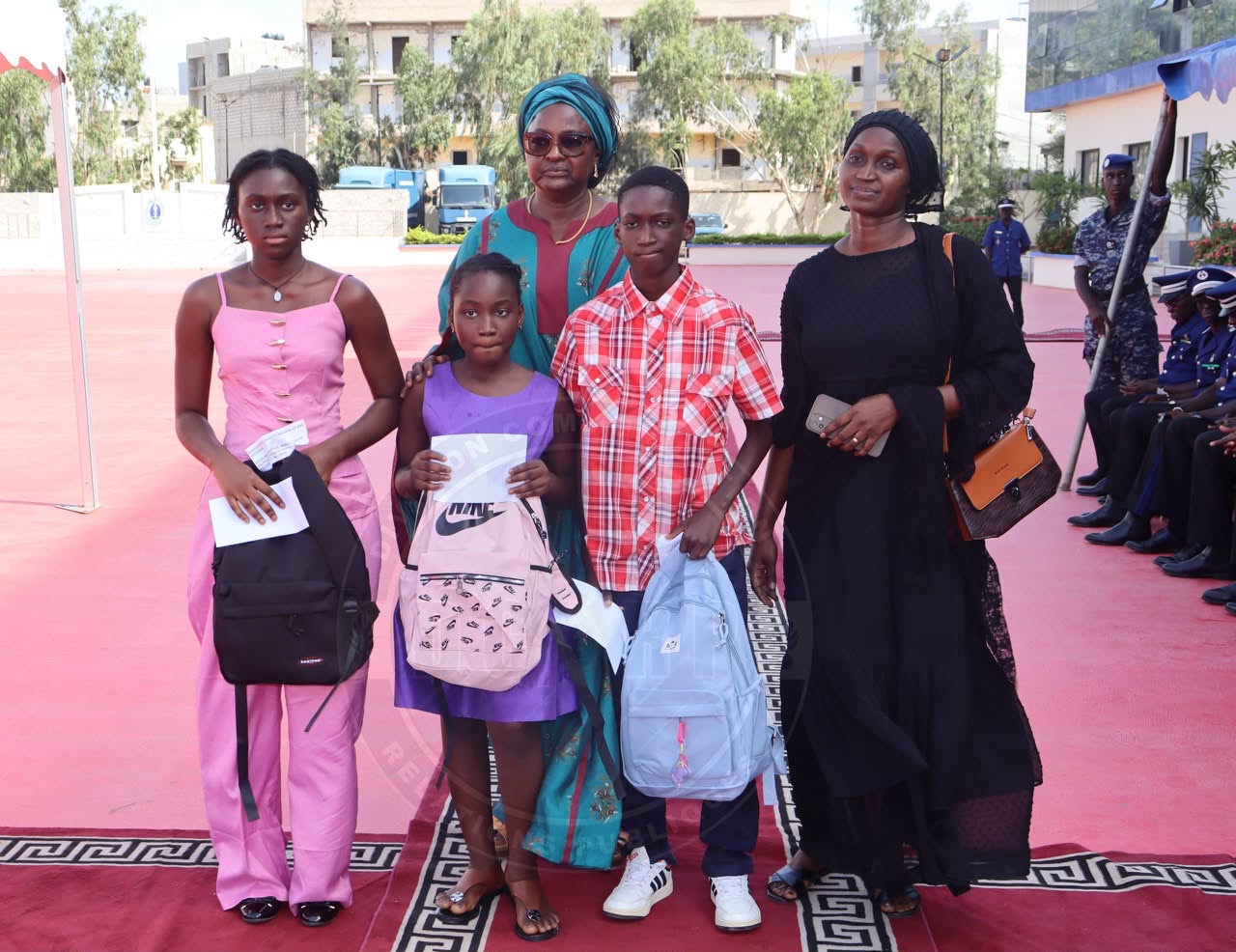 Cérémonie de remise de kits scolaires au profit des orphelins de Gendarmes - Image 5
